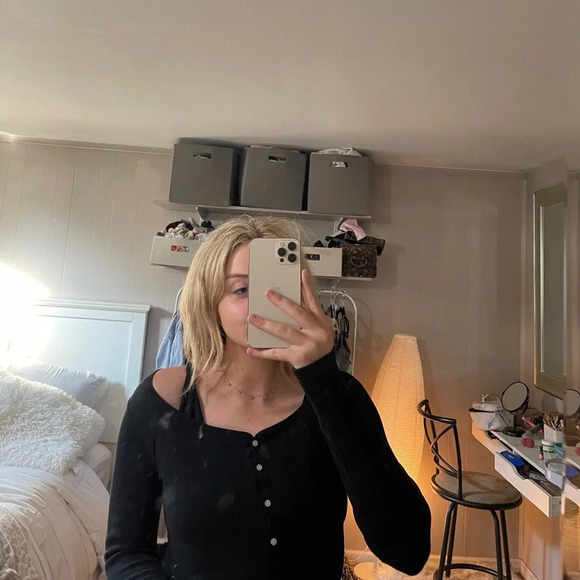 VICTORIA’s SECREt top S - Picture 3 of 6